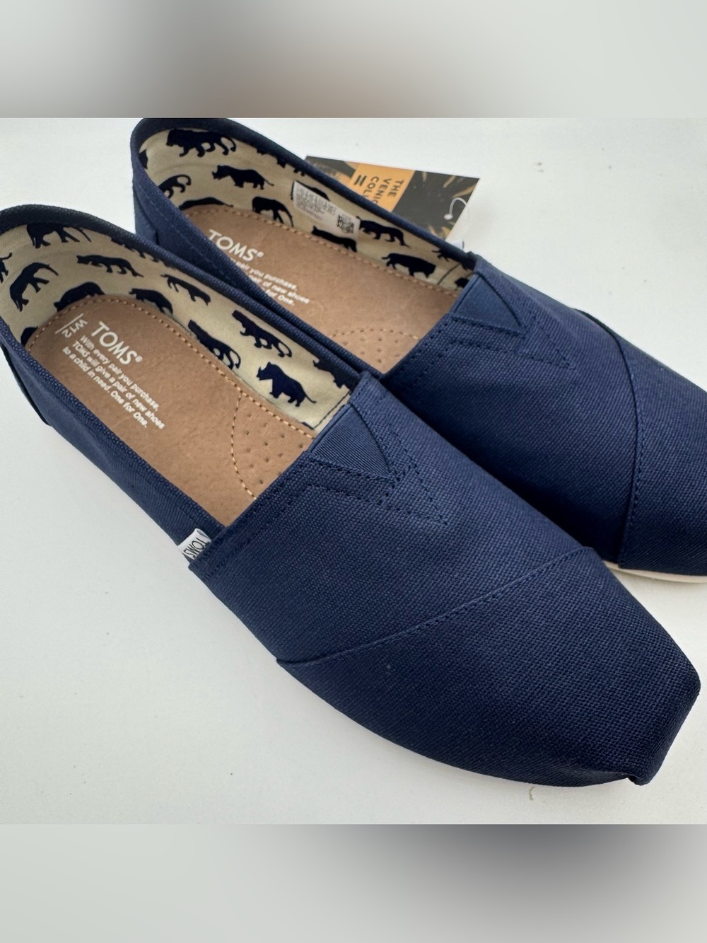 TOMS Women's Classic Canvas Slip on Loafers in Navy | NEW